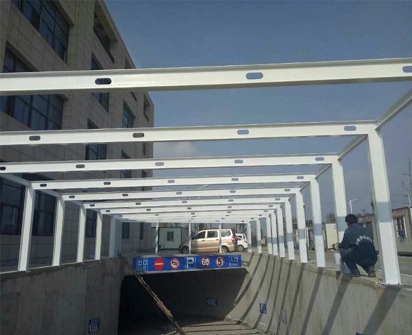 霍邱縣中醫(yī)院車庫(kù)雨棚施工