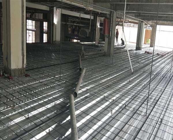 銅陵北路大勝酒樓鋼混隔層準(zhǔn)備澆筑混凝土中