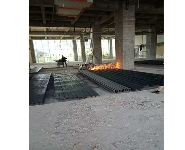 正頂國際足浴店鋼木隔層材料進場